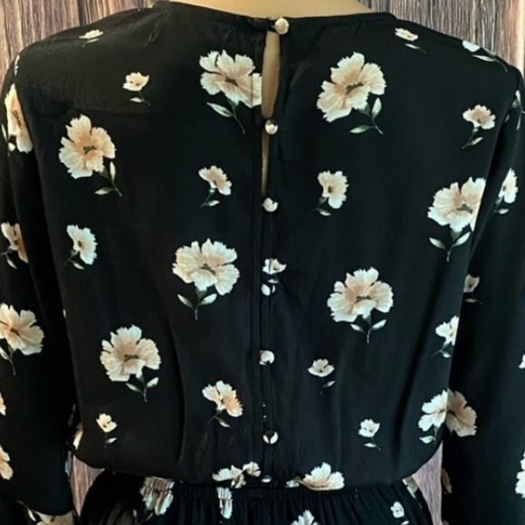 Lost + Wander Black Floral Flutter Sleeve Ruffle Hem Romper - Picture 3 of 12